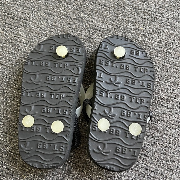 8/9 Toddler Flip Flops - Picture 2 of 2